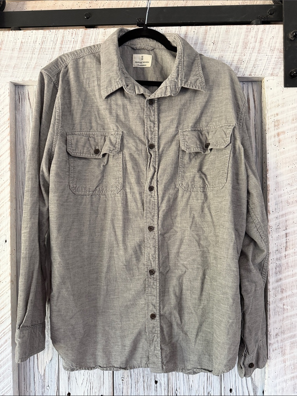 Men's Classic Gray Long-Sleeve Button-Down Shirt with Chest Pockets
